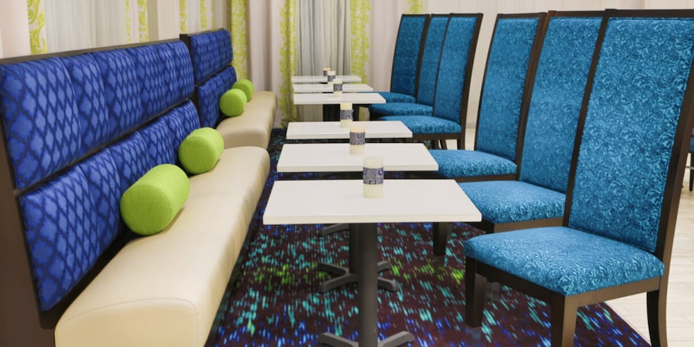 Hampton Inn & Suites Nashville Airport - photo 7