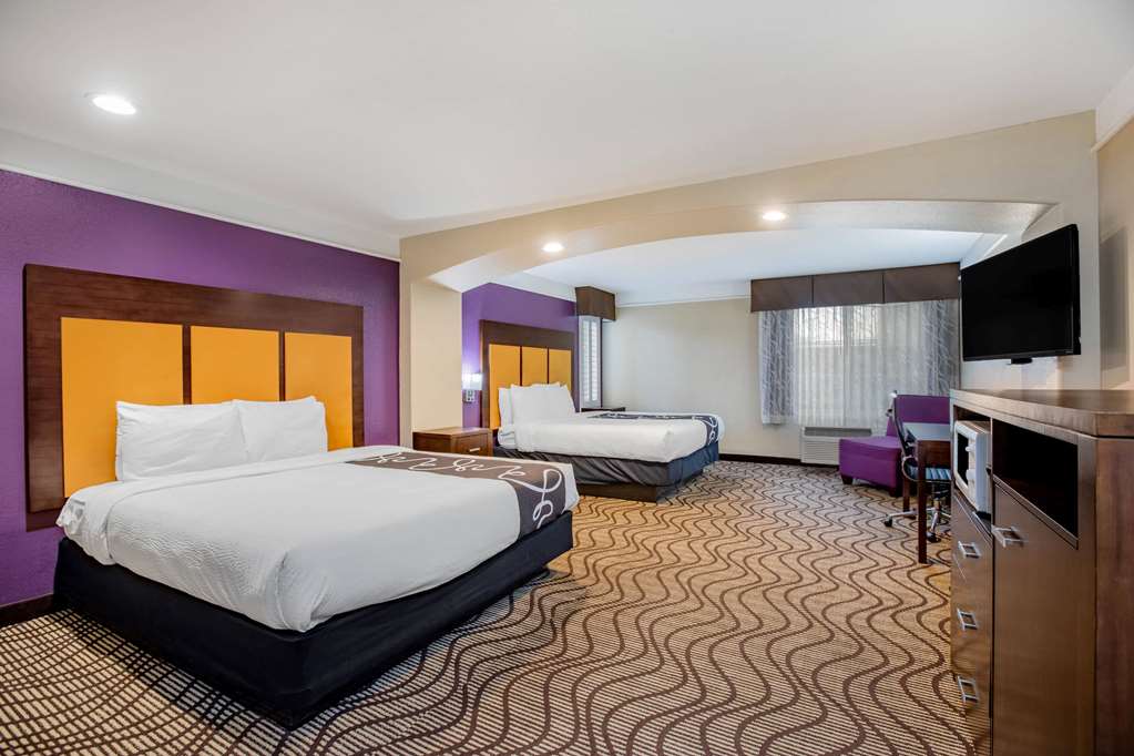 La Quinta Inn & Suites by Wyndham Hesperia Victorville - photo 26