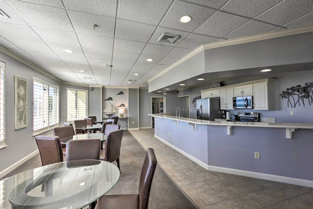 Gulf Views & Pool Access: Coral Reef Resort Condo - photo 13