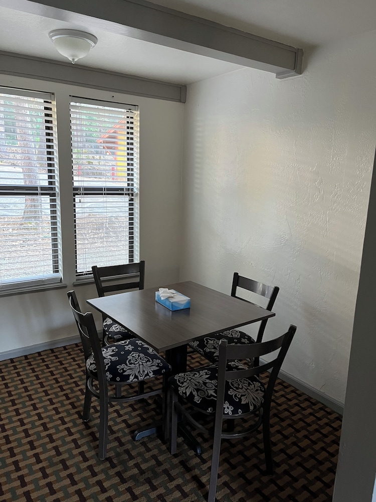 Northern Queen Inn - photo 24