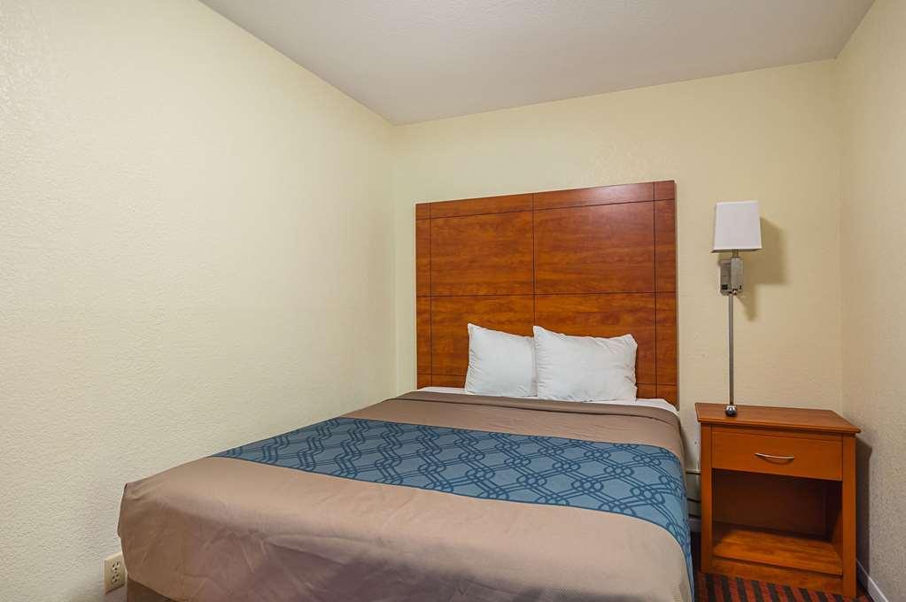 Econo Lodge Huntsville University Area - photo 9