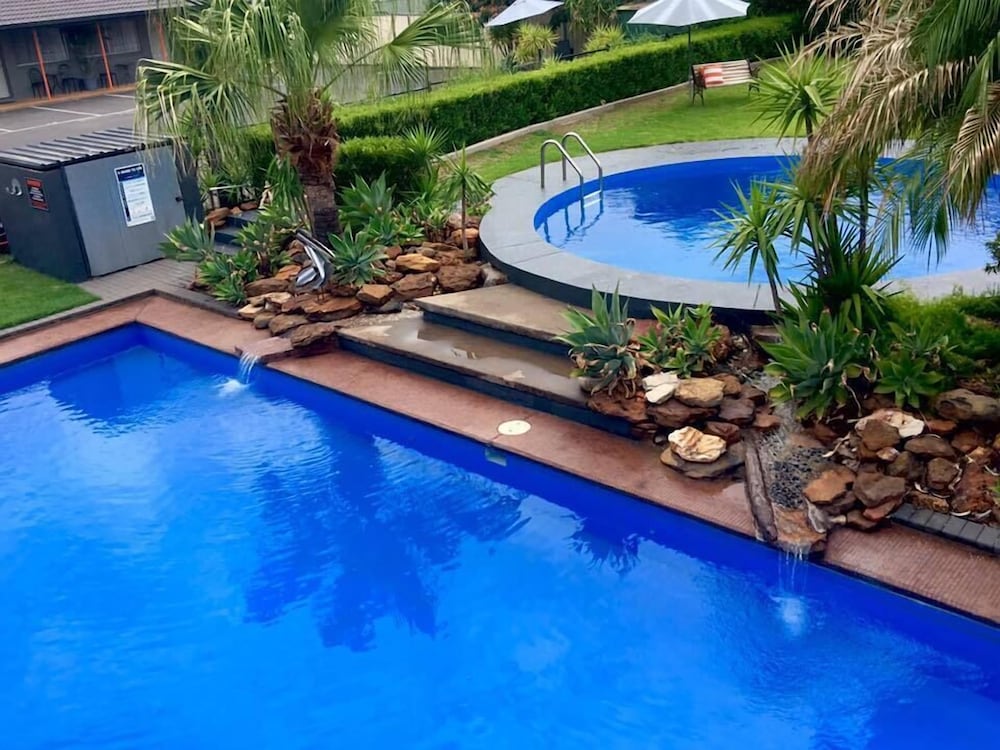 Country Leisure Motor Inn — Dubbo