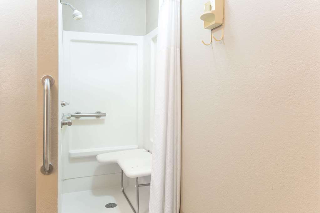 Days Inn by Wyndham Forest - photo 18