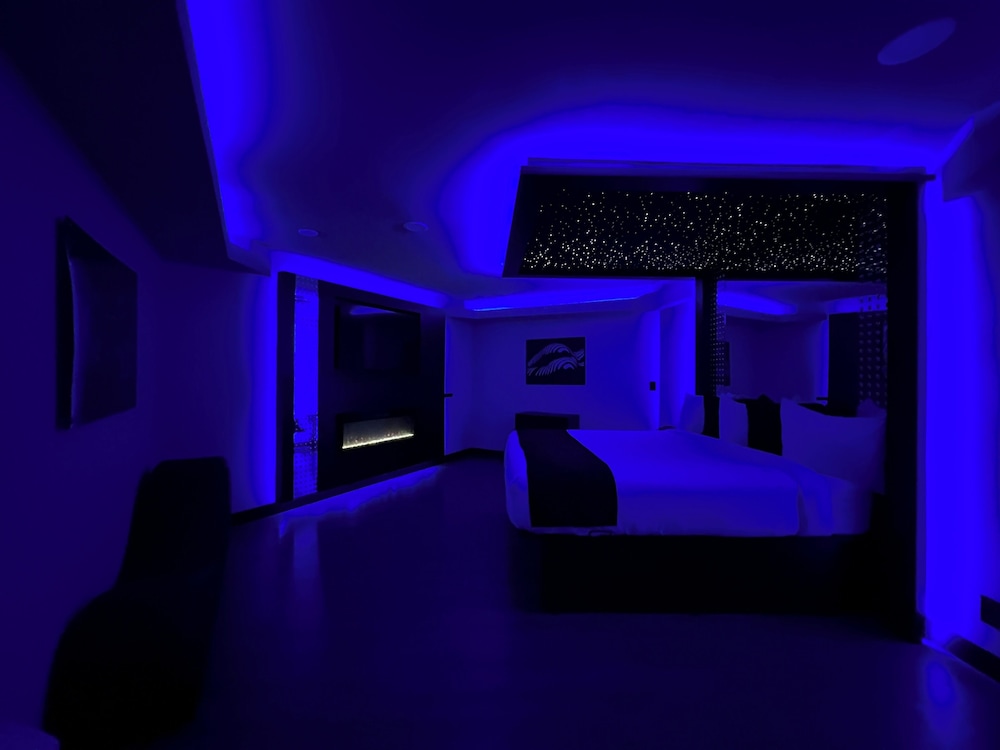 Imperial Suites Adults Only - photo 13