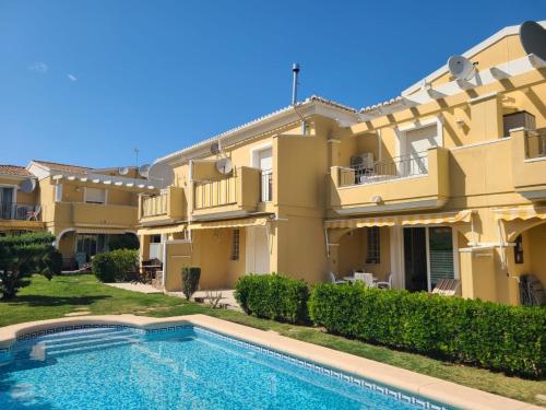 Bungalow Aldea del Mar — 4-Star Luxury Hotel in Els Poblets, Spain