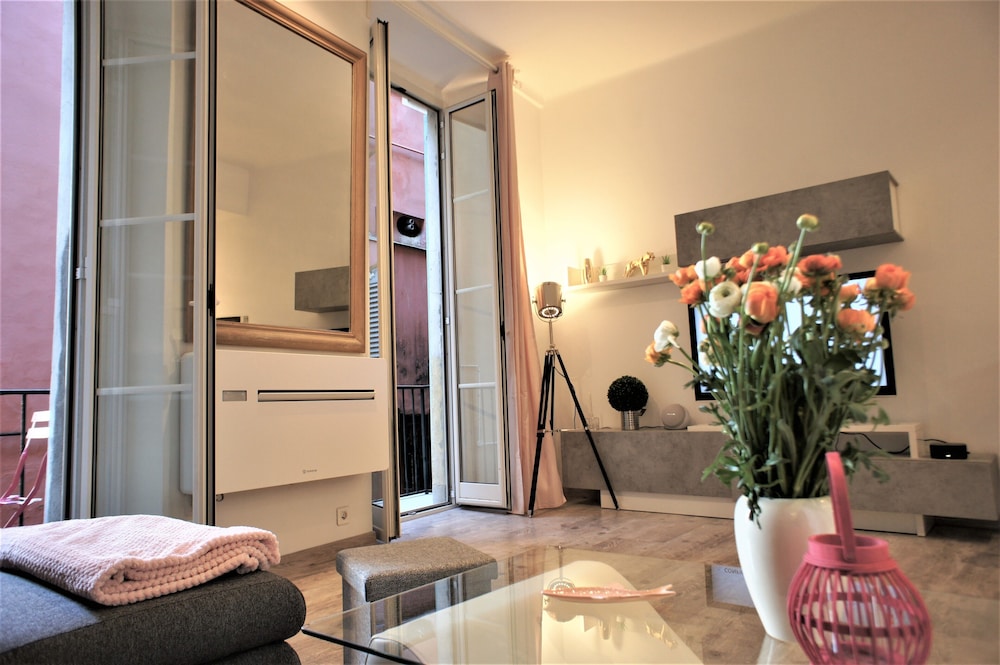 Superbe appartement Cours Saleya — 4-Star Luxury Hotel in Nice, France