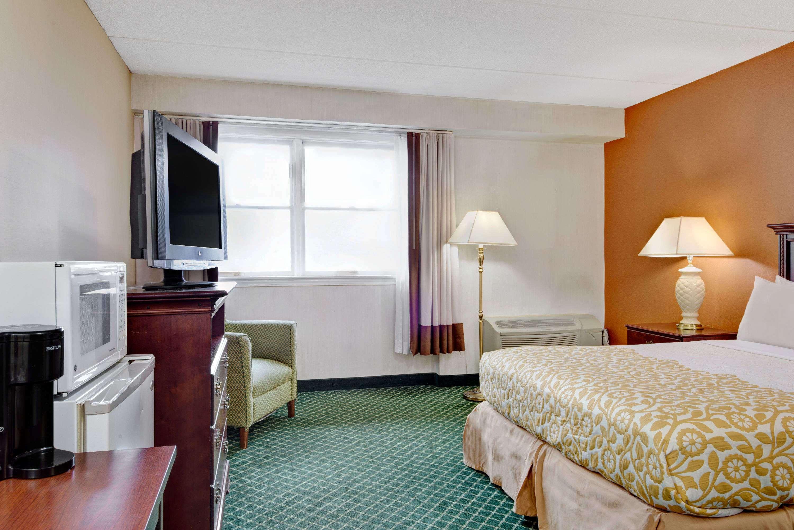 Methuen Inn and Conference Center - photo 8