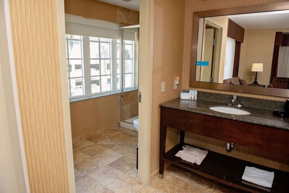Hampton Inn & Suites Bradenton Downtown Historic District - photo 21