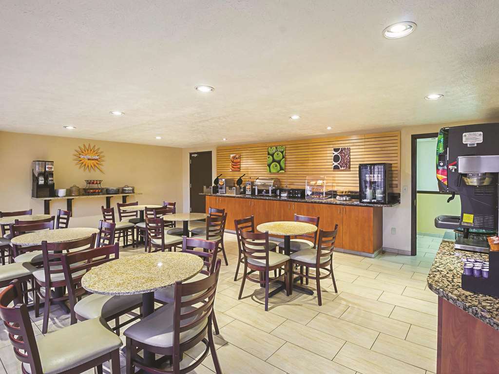La Quinta Inn & Suites by Wyndham Woodburn - photo 29