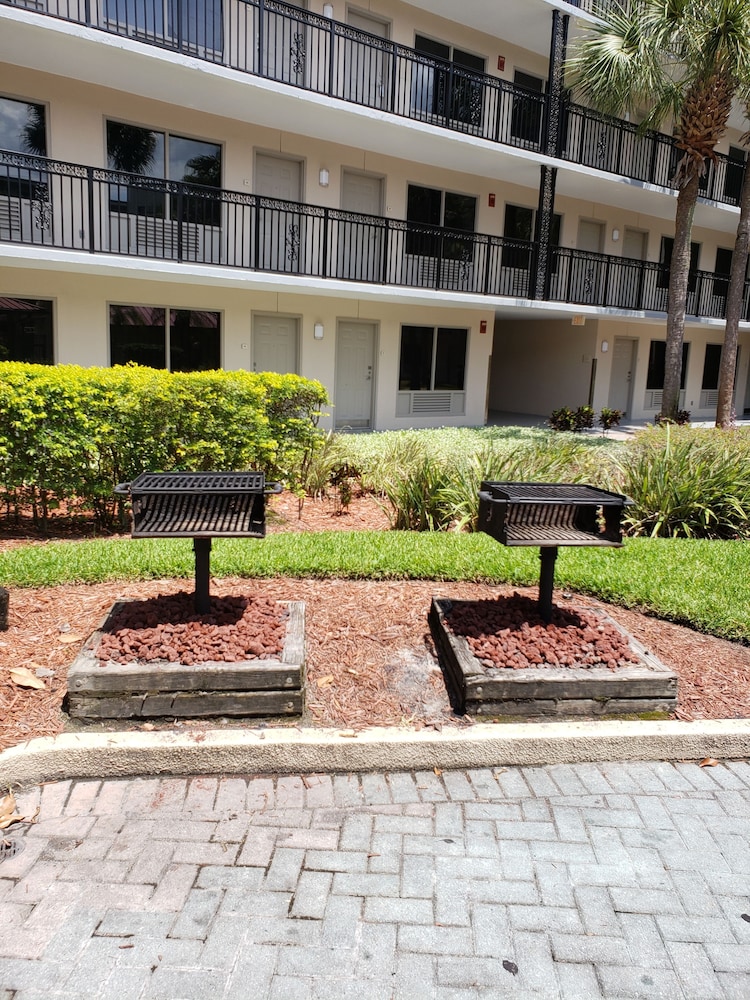 Staybridge Suites Orlando Royale Parc Suites by IHG - photo 48