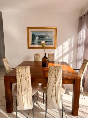 3 Bedroom Family Home with Pool