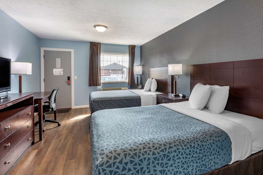 Econo Lodge Inn & Suites Sandusky South - photo 6