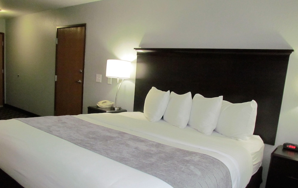 Oak Hill Inn & Suites - photo 15