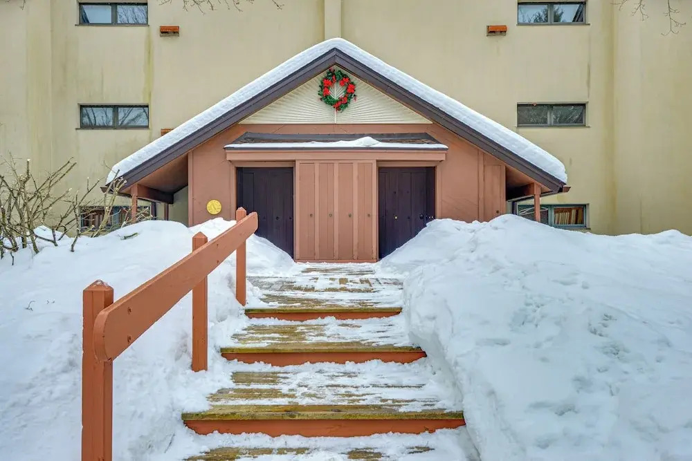 Walk to Mount Snow Resort: Unit w Pool & Hot Tubs - photo 12