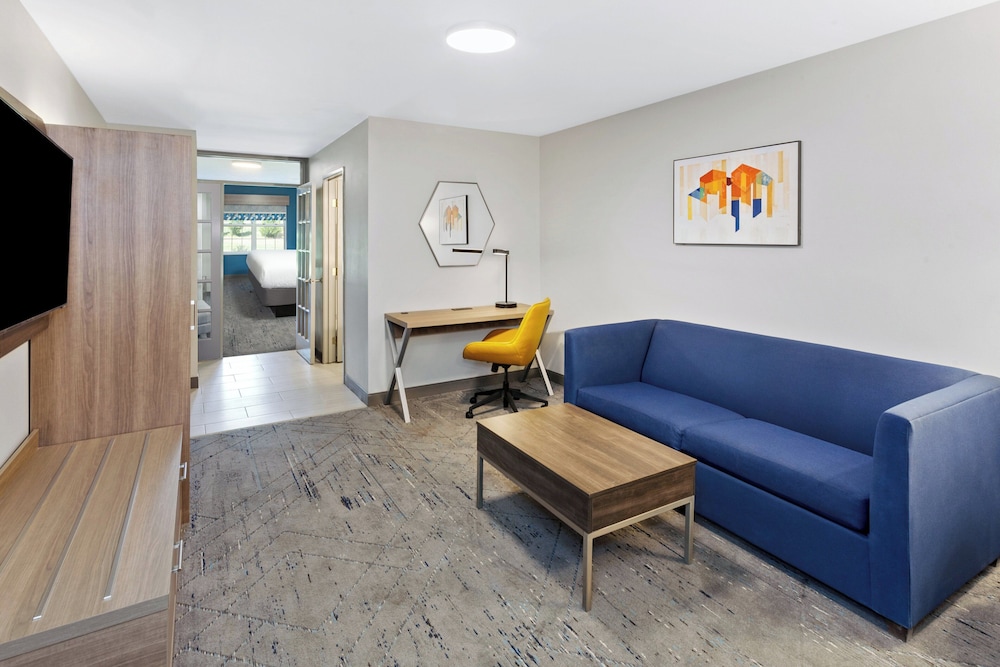 Holiday Inn Express & Suites Port Washington by IHG - photo 14