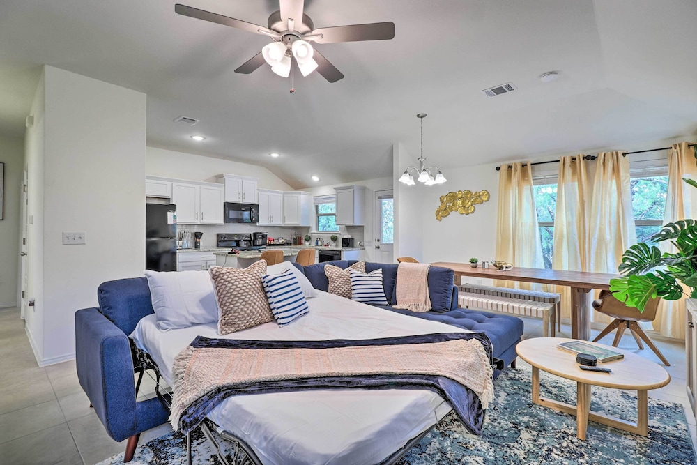 Modern Granite Shoals Retreat w Fire Pit — hotel in Marble Falls