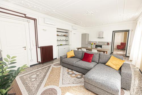 iFlat Historical Luxury Apartment San Luca 11 A — 4-Star Luxury Hotel in Genoa, Italy