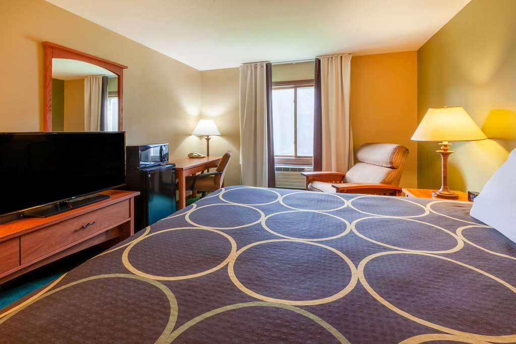Super 8 by Wyndham Berlin WI - photo 23