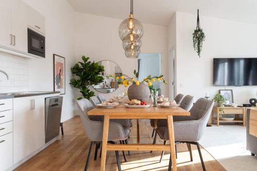 Youthful 3BR Flat with Balcony and Hobby Game Board — Bastad — photo 5