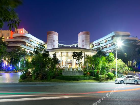 Xinjiang Plaza Holiday Hotel — 4-Star Luxury Hotel in Sanya, People's Republic of China