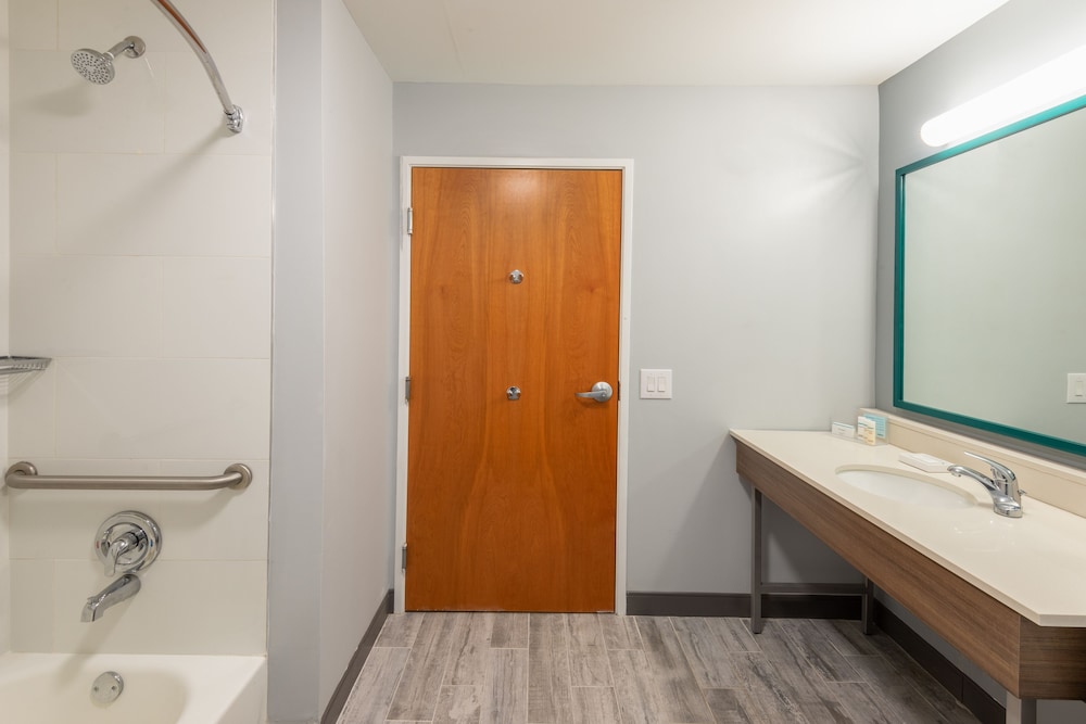 Hampton Inn Belle Vernon - photo 27