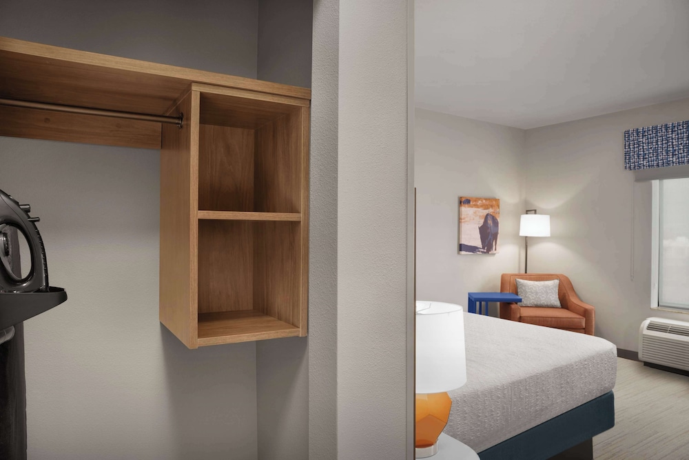 Hampton Inn & Suites Williston - photo 12