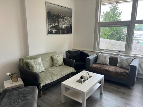 3 Bedroom Flat in Town Centre Wellingborough — 4-Star Luxury Hotel in Wellingborough, United Kingdom