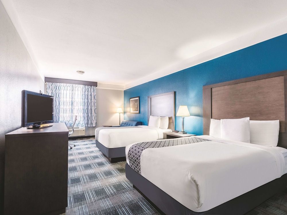 La Quinta Inn & Suites by Wyndham Houston Clear Lake NASA - photo 3