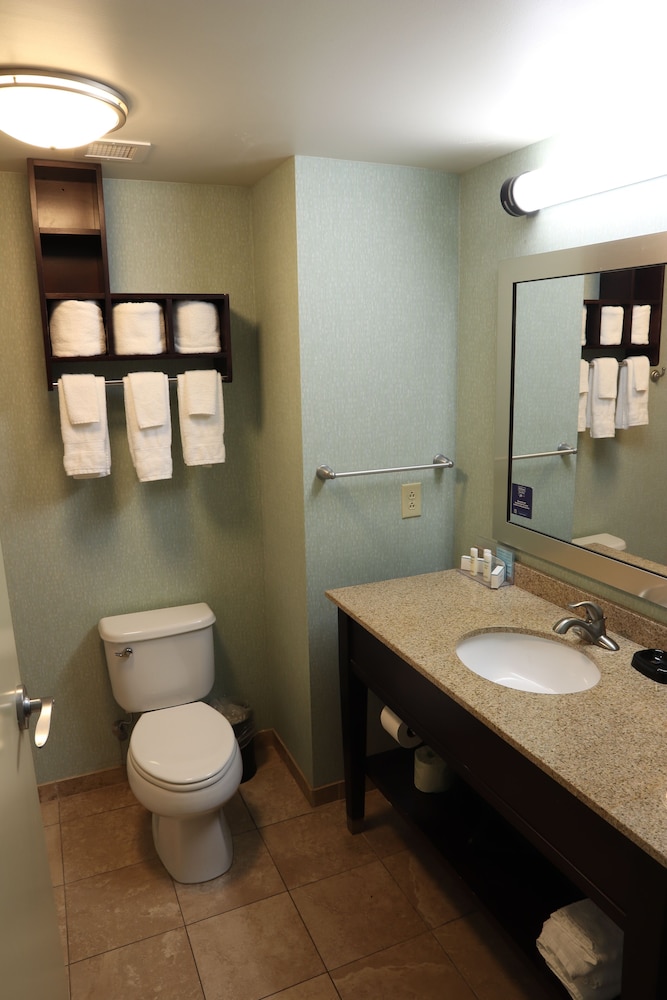 Hampton Inn Fayetteville - photo 26