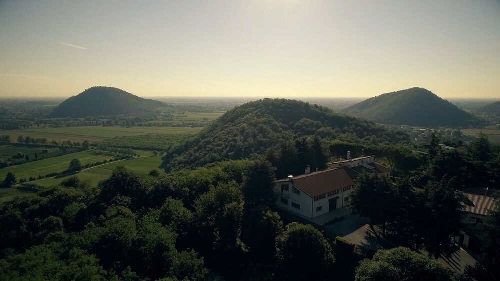 Fattoria Busa dell'Oro — 4-Star Luxury Hotel in Torreglia, Italy