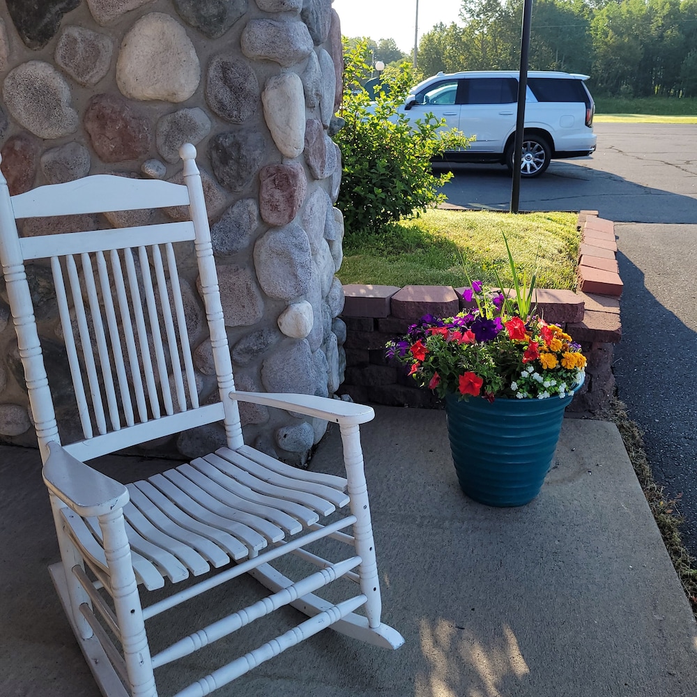 Chicaugon Lake Inn - photo 87