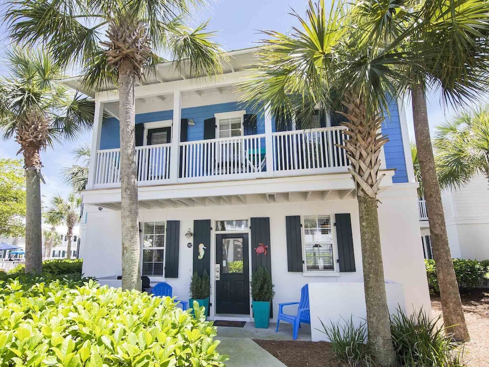 Bungalows at Seagrove by Southern Vacation Rentals — 4-Star Luxury Hotel in Seaside, United States