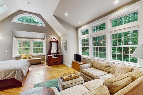 Serene Redwood Retreat - photo 2