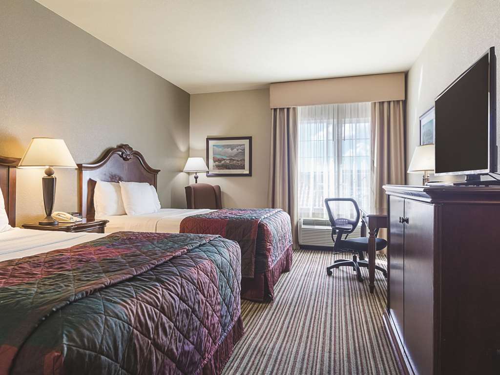 La Quinta Inn & Suites by Wyndham Trinidad - photo 20