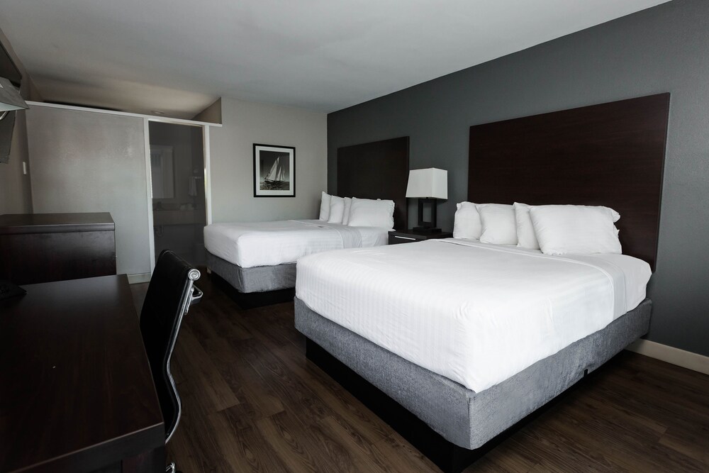 Vagabond Inn Oxnard - photo 6
