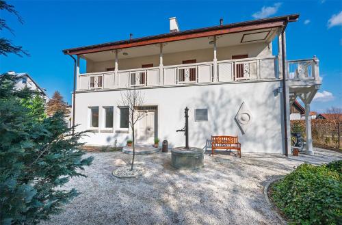 Libero - carbon neutral hotel in Unknown City