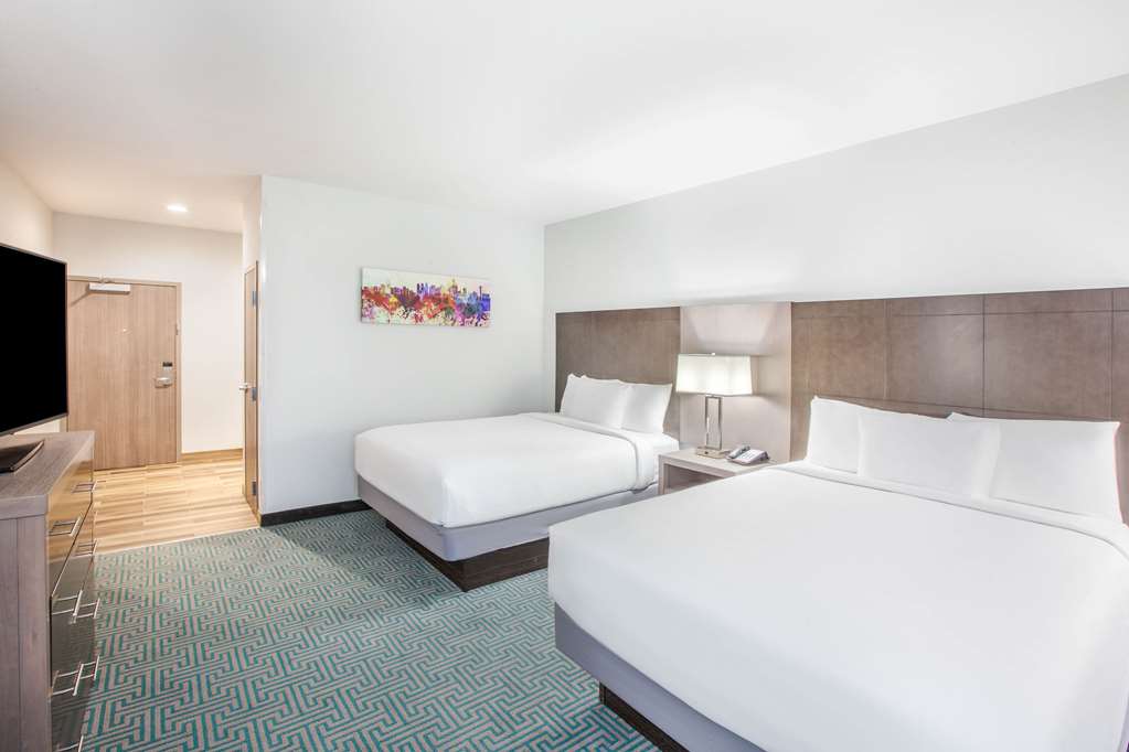 La Quinta Inn & Suites by Wyndham Dallas Duncanville - photo 26