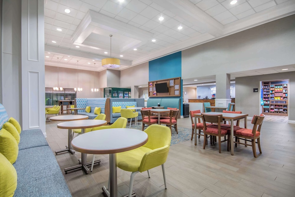 Hampton Inn East Aurora - photo 35