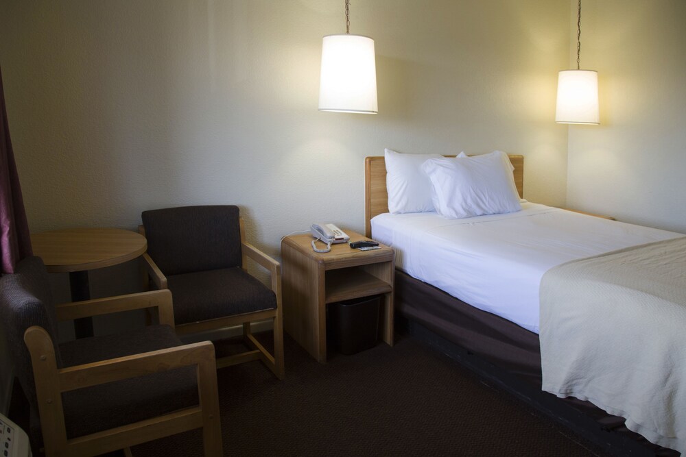 E Z 8 Motel South Bay - photo 11