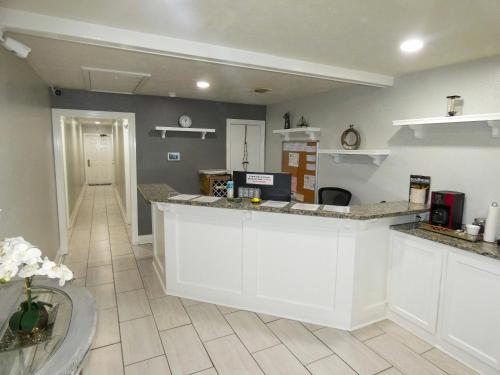 Gators Inn - photo 2