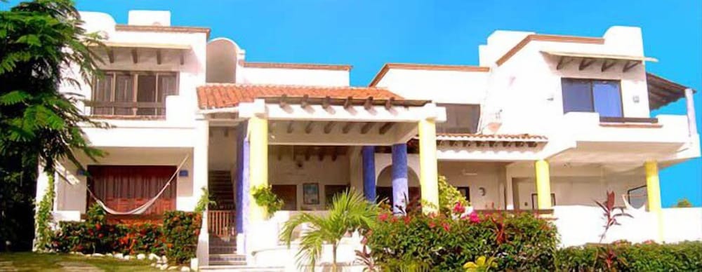 Villas Mykonos — 4-Star Luxury Hotel in San Pedro Pochutla, Mexico
