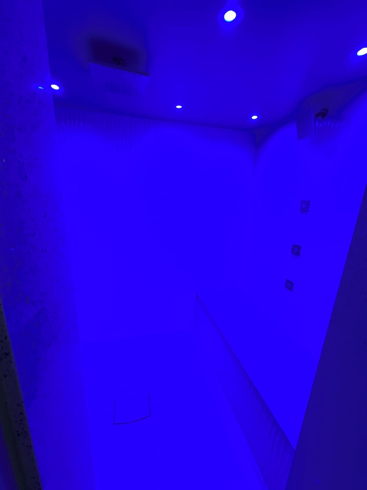 Imperial Suites - photo 16