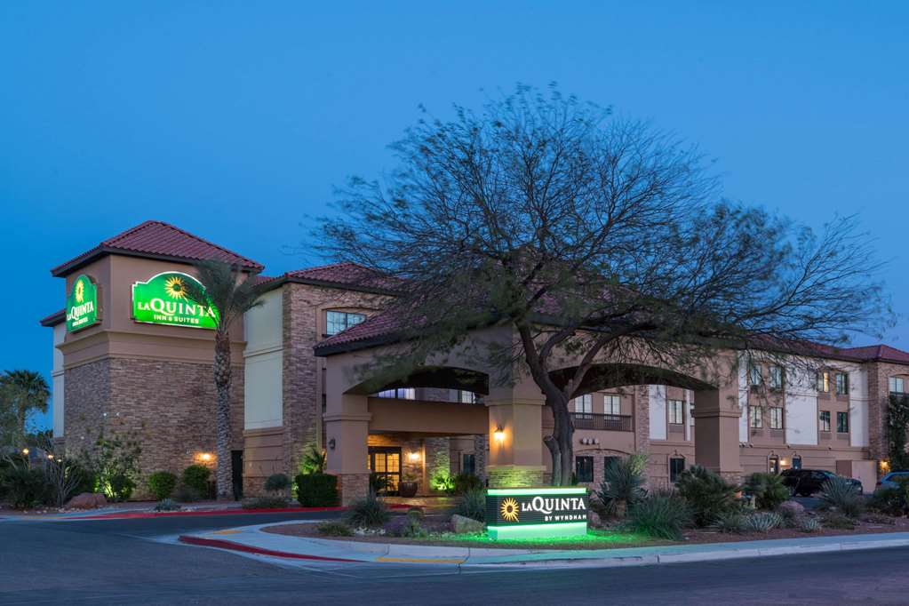 La Quinta Inn & Suites by Wyndham Las Vegas Airport South - photo 3