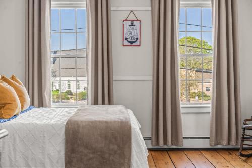 Historic Home Walk to Seaport and Downtown — 4-Star Luxury Hotel in Stonington, United States