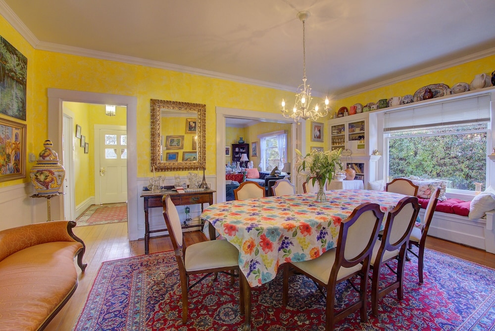 Secret Garden Inn and Cottages - photo 92
