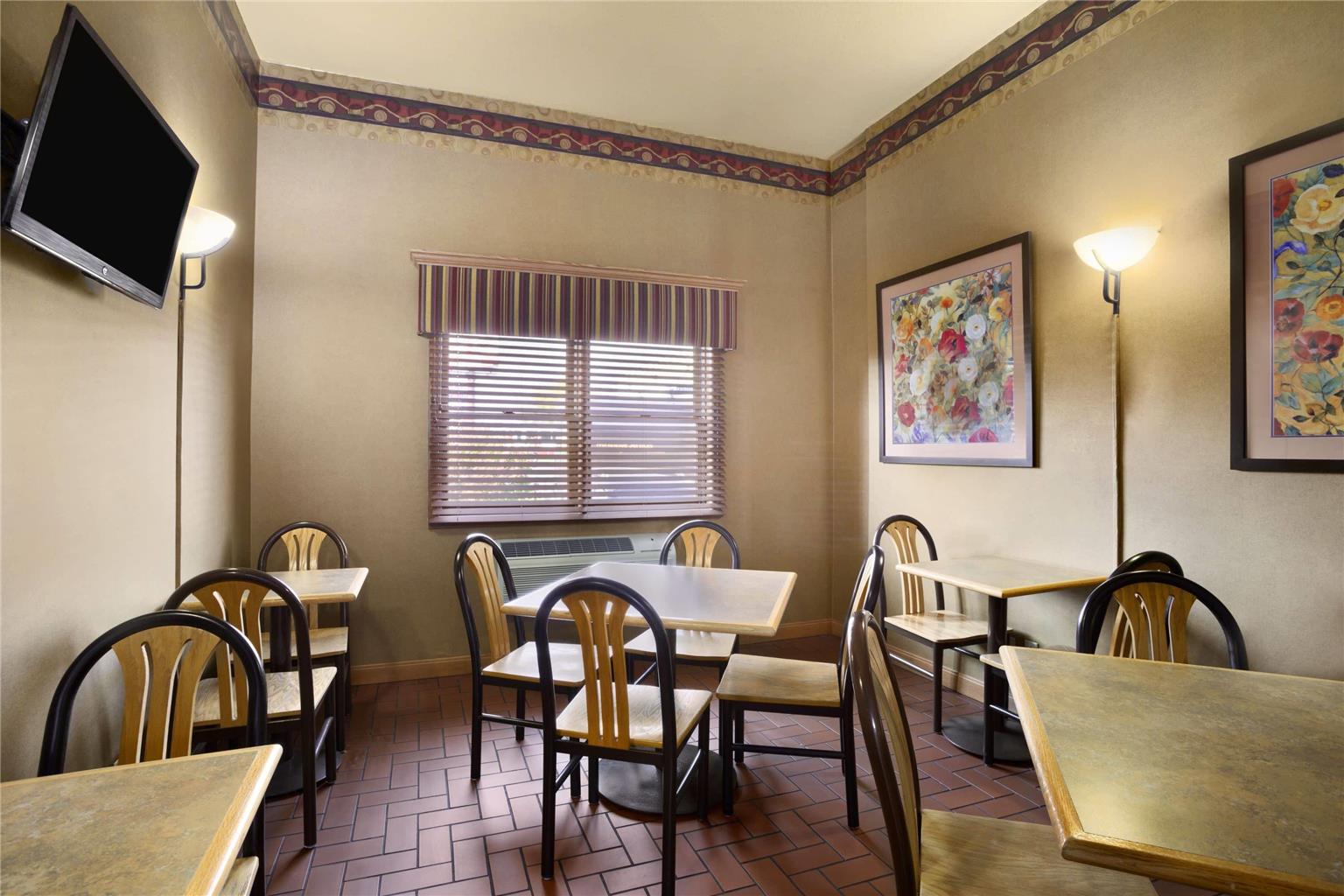 Super 8 by Wyndham Alton - photo 33