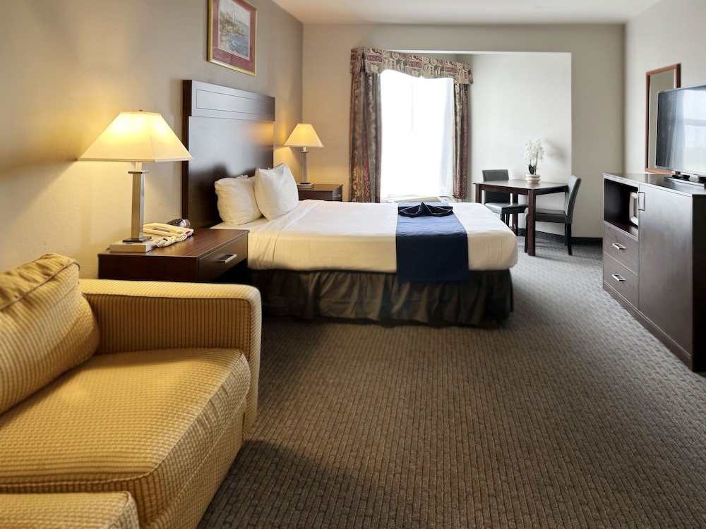 BayVue Hotel Resort and Suites - photo 17