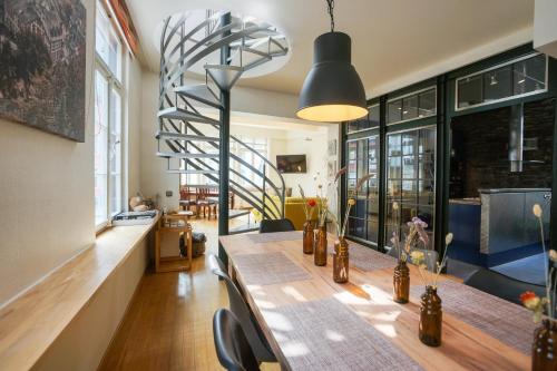 LOFT13 Traumhafte Wohnung mit Terrasse für 4 Gäste — 4-Star Luxury Hotel in Monschau, Germany