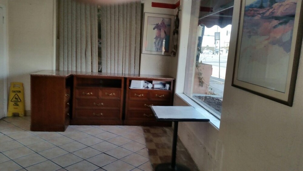 National 9 Inn Sand Canyon - photo 5