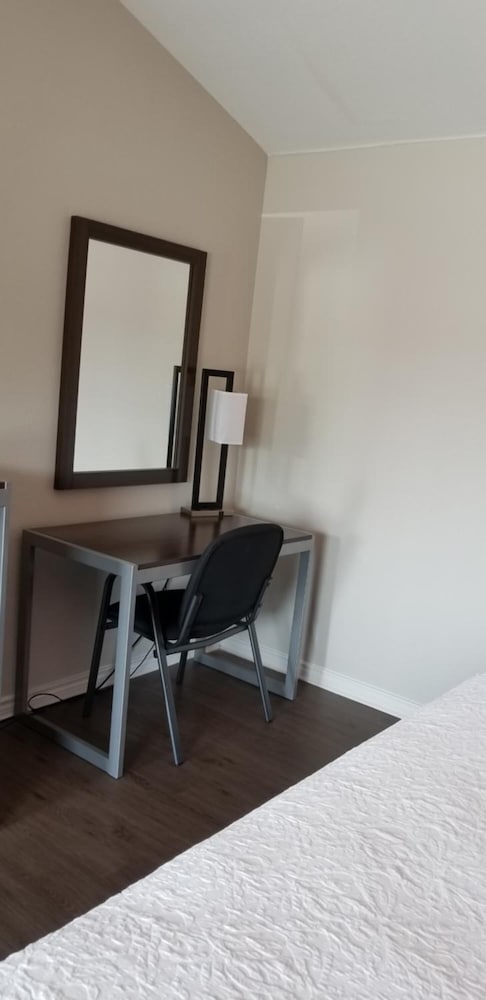 Econo Inn Lackland - photo 5